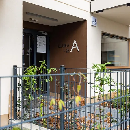 Stylish Zdziechowskiego With Parking & Office By Renters Warszawa