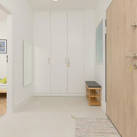 Stylish Zdziechowskiego With Parking & Office By Renters *