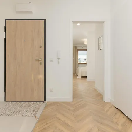 Stylish Zdziechowskiego With Parking & Office By Renters Apartment *