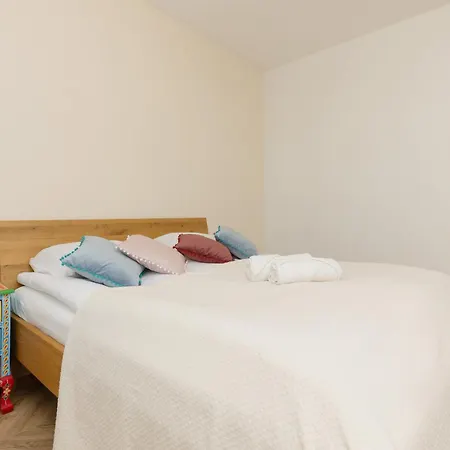 Stylish Zdziechowskiego With Parking & Office By Renters Warszawa