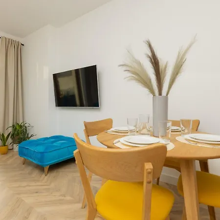 Stylish Zdziechowskiego With Parking & Office By Renters *