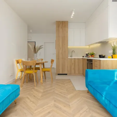 Stylish Zdziechowskiego With Parking & Office By Renters Varsó