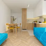 Stylish Zdziechowskiego With Parking & Office By Renters Warszawa