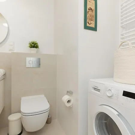 Stylish Zdziechowskiego With Parking & Office By Renters Appartamento